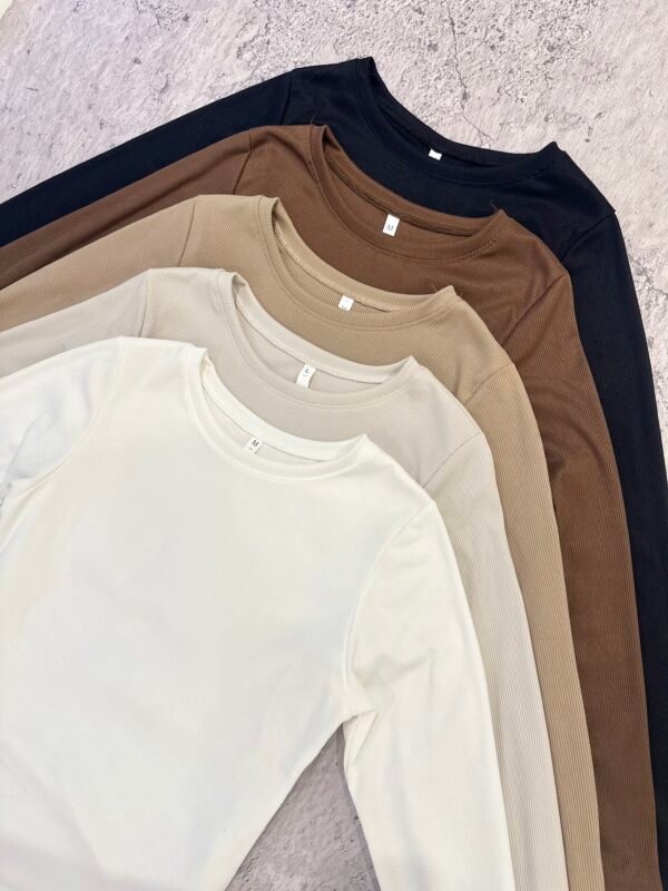 REMERA MOMO